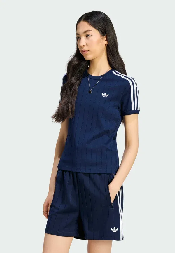Футболка в полоску с коротким рукавом, облегающего кроя - футболка с принтом Adidas Originals, белый/серый