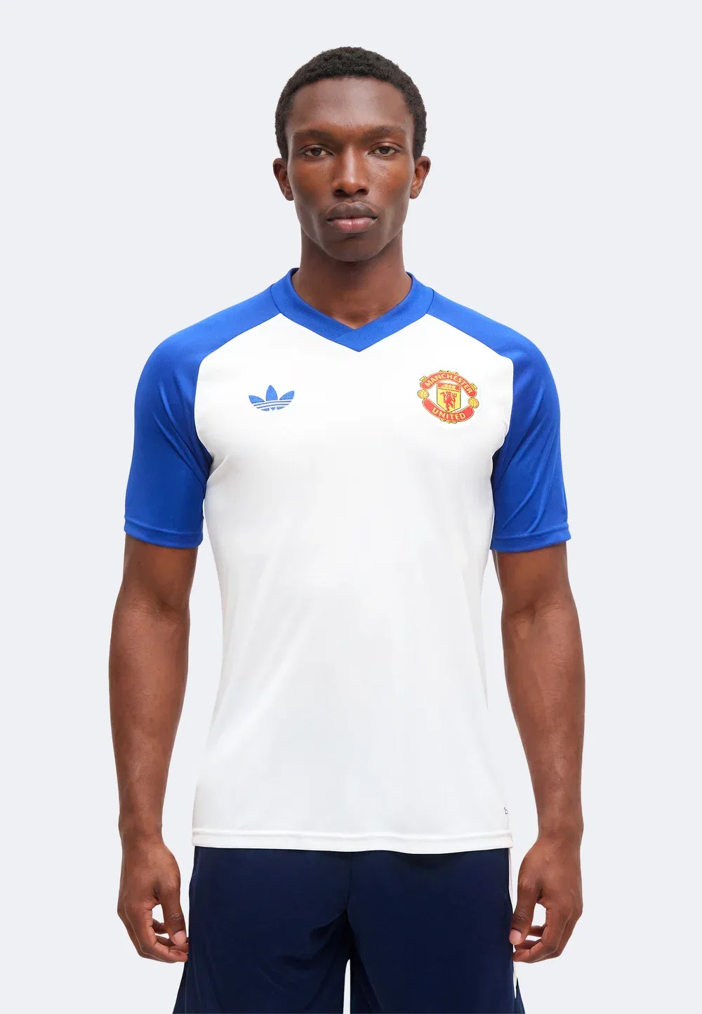 Предматчевая форма «Манчестер Юнайтед» 26/27 Adidas Originals, White/Team Royal Blue — фото 3