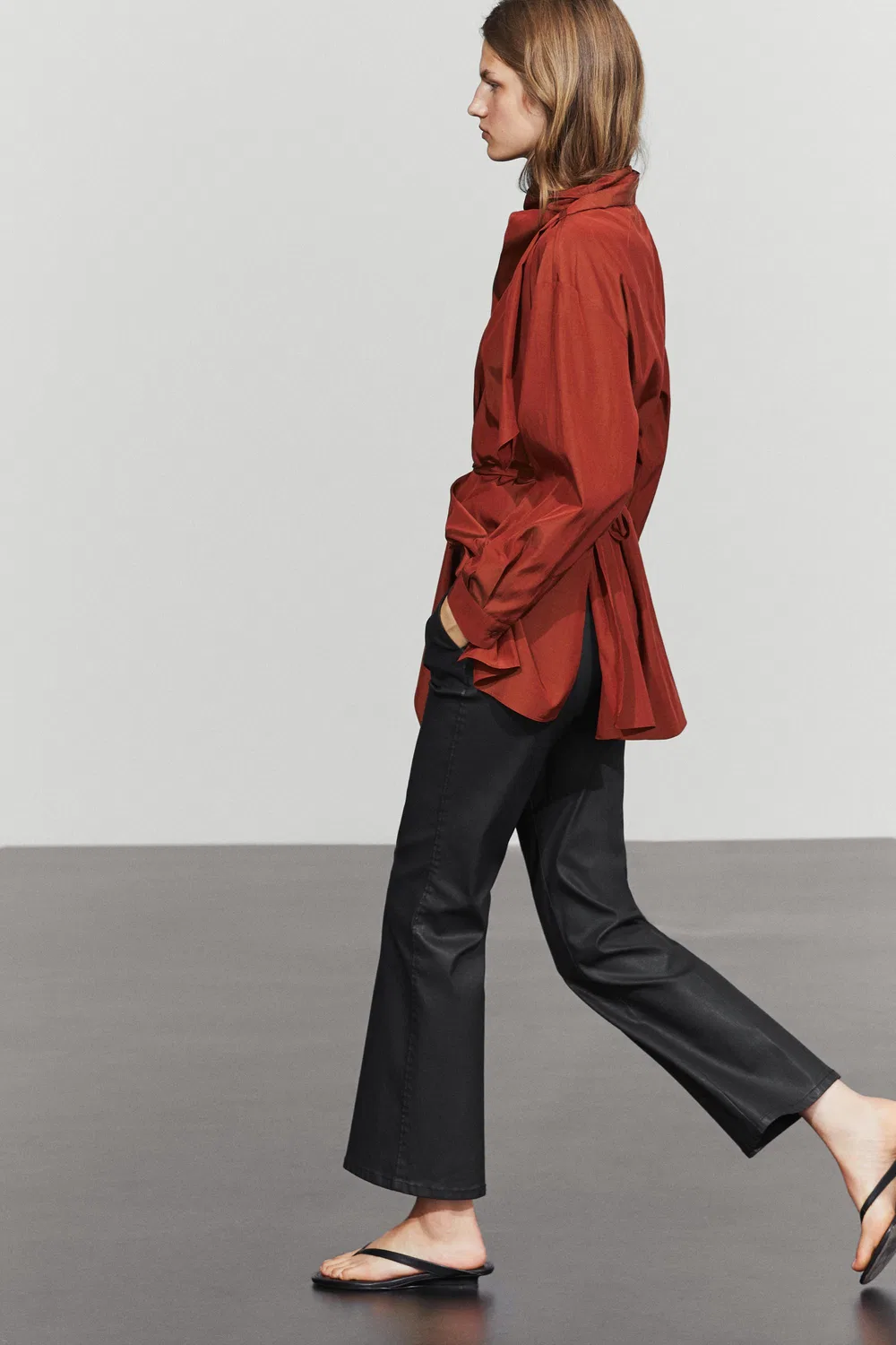 Брюки Massimo Dutti, укороченные клеш, прорезиненные манжеты, черный — фото 3