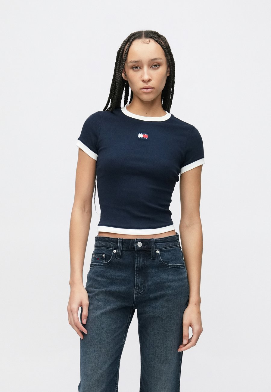 

Футболка Tommy Jeans BADGE, Dark Night Navy/Dark Blue, Синий, Футболка Tommy Jeans BADGE, Dark Night Navy/Dark Blue
