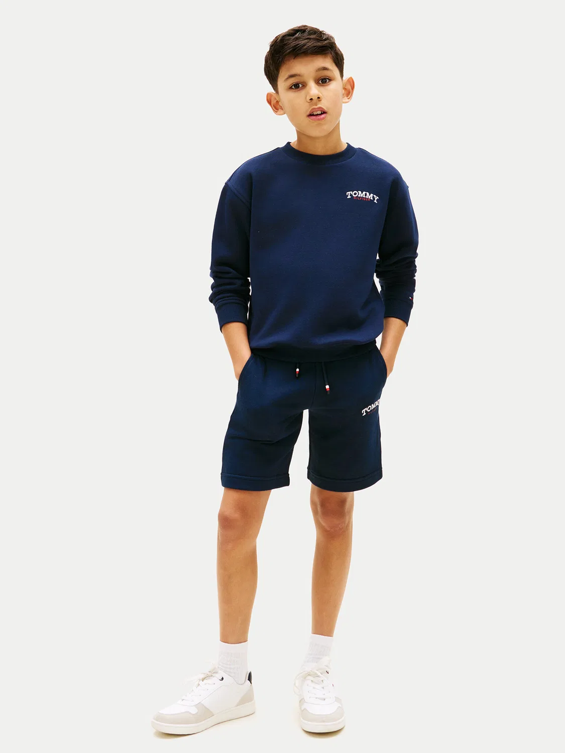 Спортивные шорты стандартного кроя для мальчика Tommy Hilfiger, темно-синий — фото 2