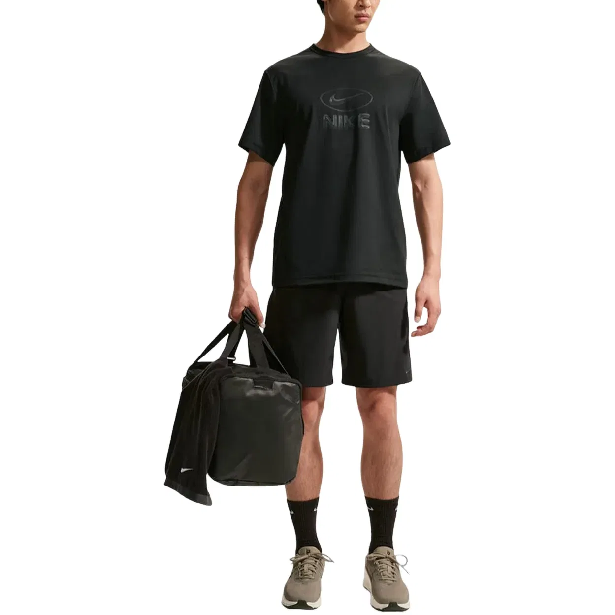 Мужская футболка для тренировок Hyverse Dri-FIT UV Protection T-Shirt 'Black' Nike, черный — фото 3