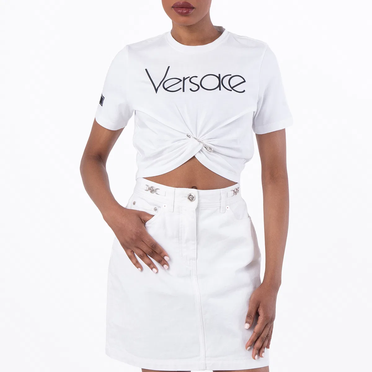 Футболка укороченная с вышивкой Safety Pin 1978 Logo Versace, White/Black