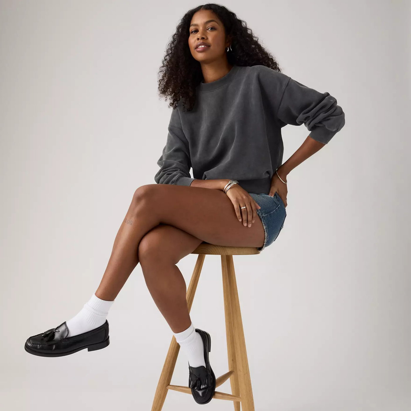 Свитшот Levi's Premium Vintage Garment Dye Boxy, черный — фото 4