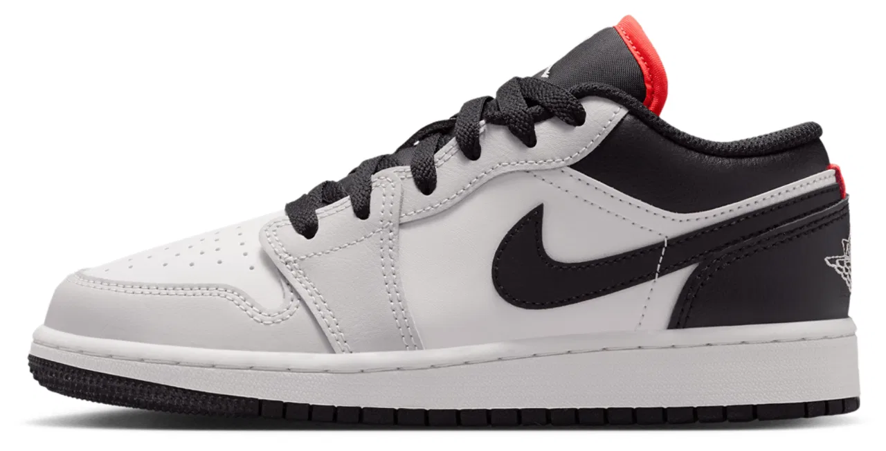 Кроссовки для мальчиков AJ 1 Low Jordan, цвет Black/Black/Summit White — фото 2