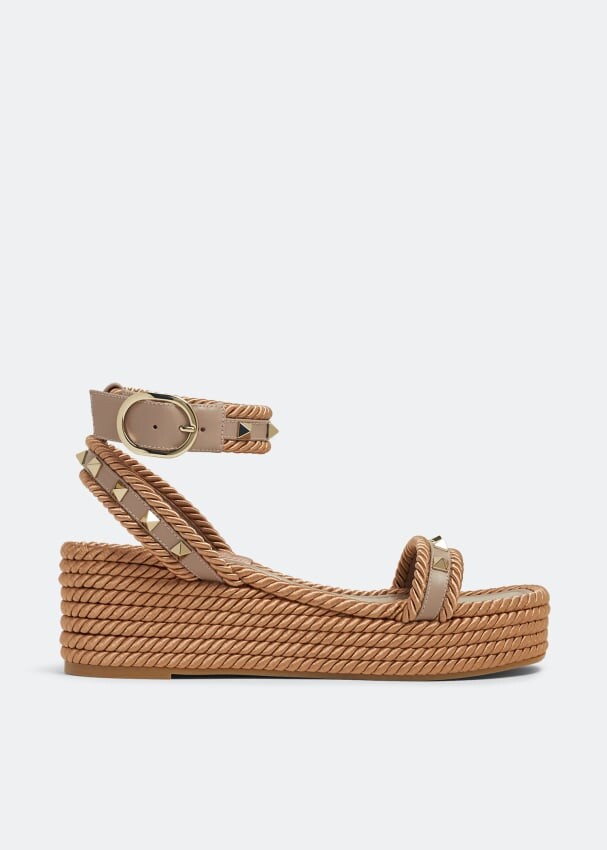 

Сандалии VALENTINO GARAVANI Rockstud Torchon flatform sandals, бежевый