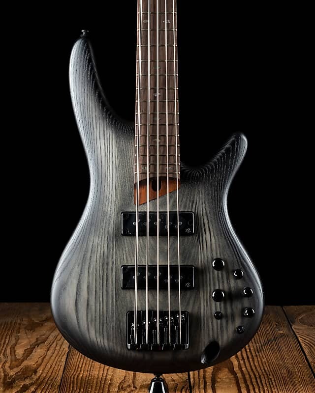 

Гитара Ibanez Standard, чёрный взрыв