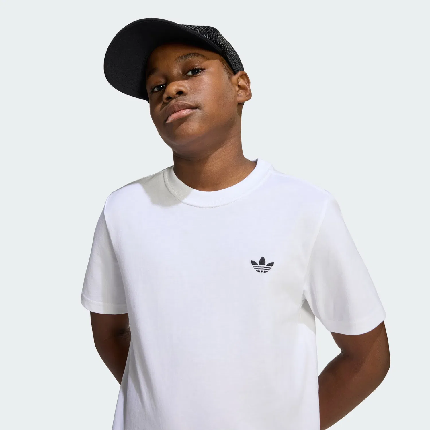 Футболка Adidas Originals белого цвета — фото 4