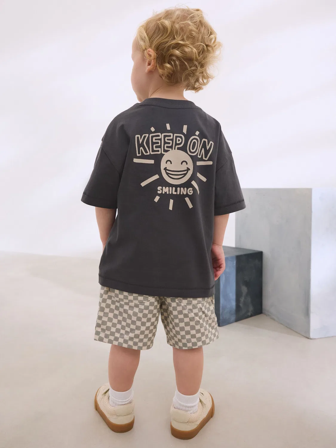 Next Угольно-серый комплект с короткими рукавами T-Shirt & Shorts (3 мес.-7 лет) — фото 3