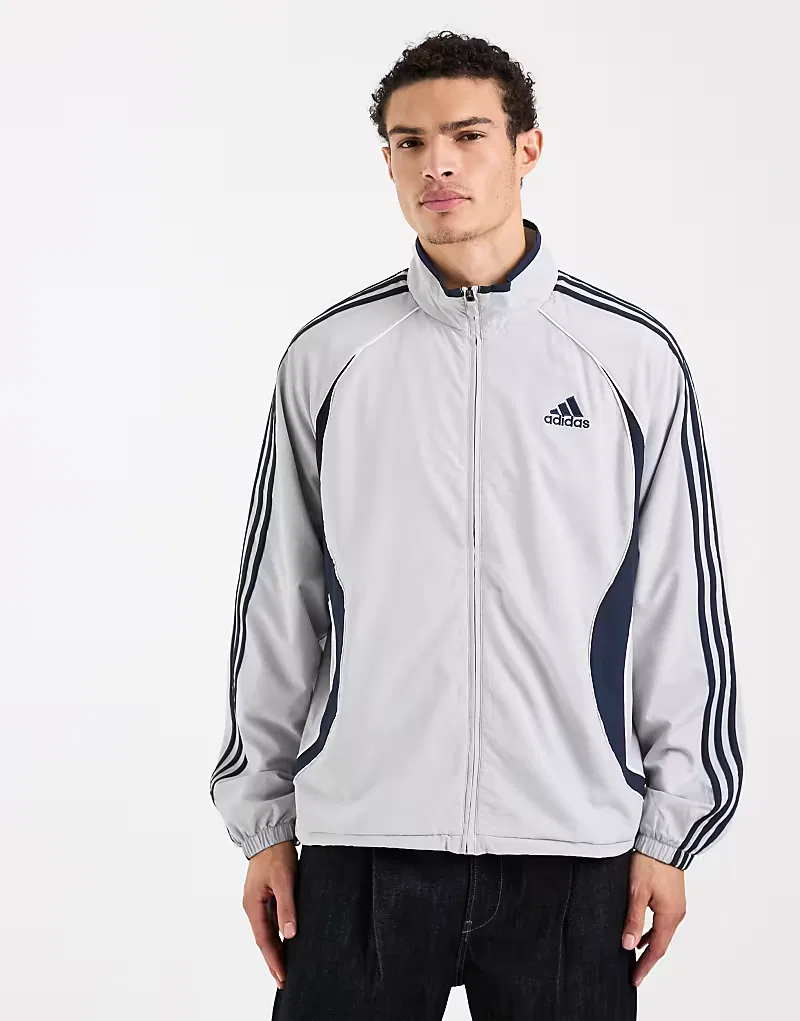 Серая спортивная футболка Adidas Originals Teamgeist adicolor Two — фото 2