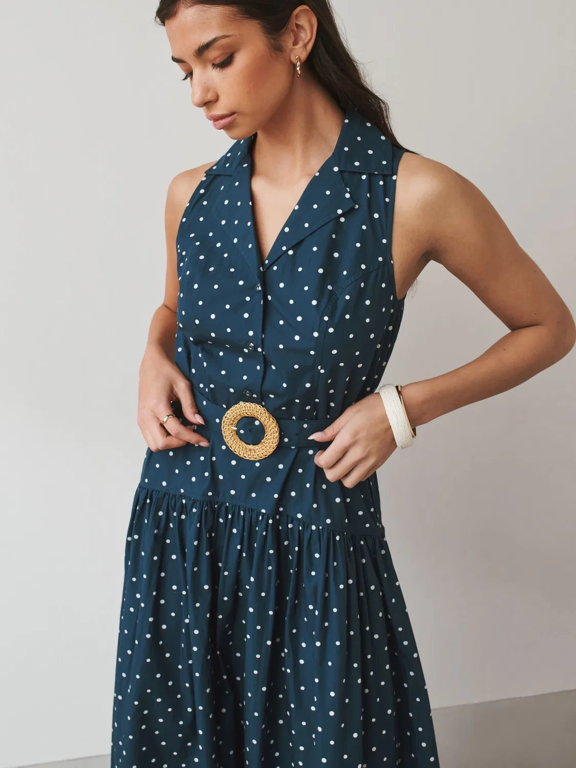 Платье-рубашка миди с поясом, хлопковое Next, Navy Blue Polka Dot — фото 4