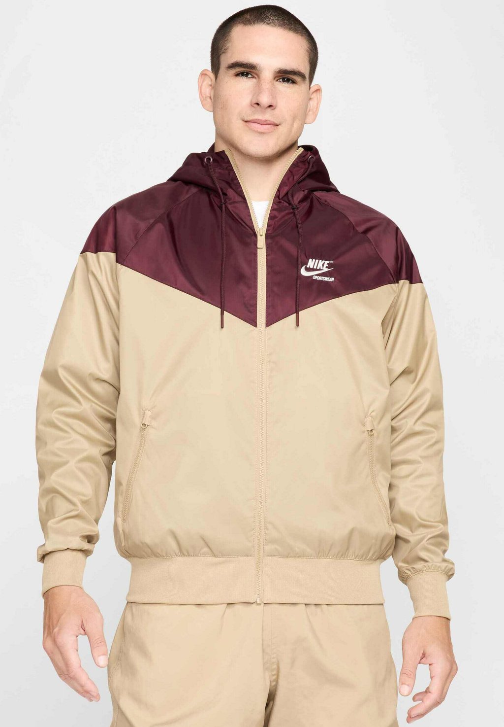 

Легкая куртка Nike Sportswear, темно-красный