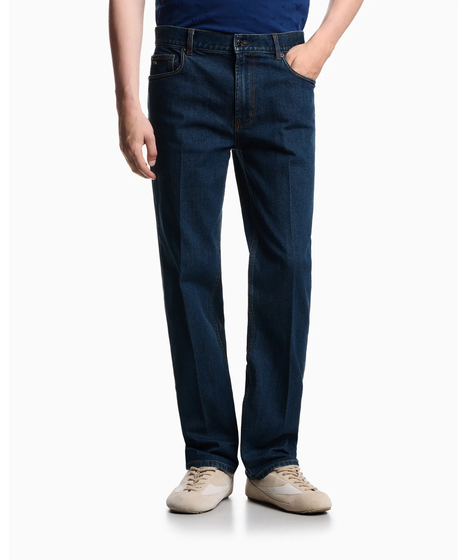 【Emporio Armani】Джинсы прямого кроя J76 из эластичного денима с карманом и логотипом