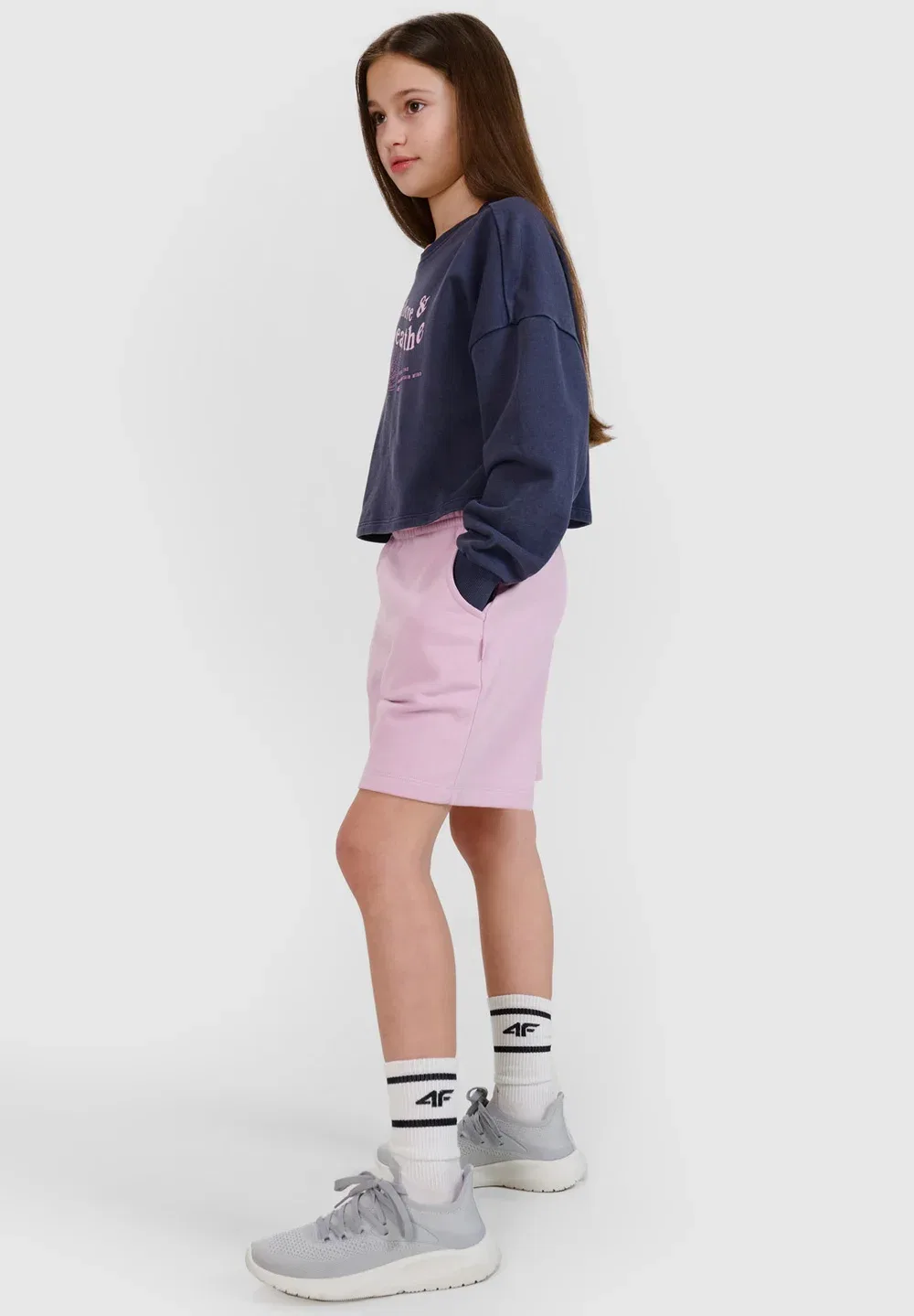 Spodenki dresowe dziewczęce - granatowe 122 (6-7 лат) - спортивные шорты 4F, Light Violet — фото 4