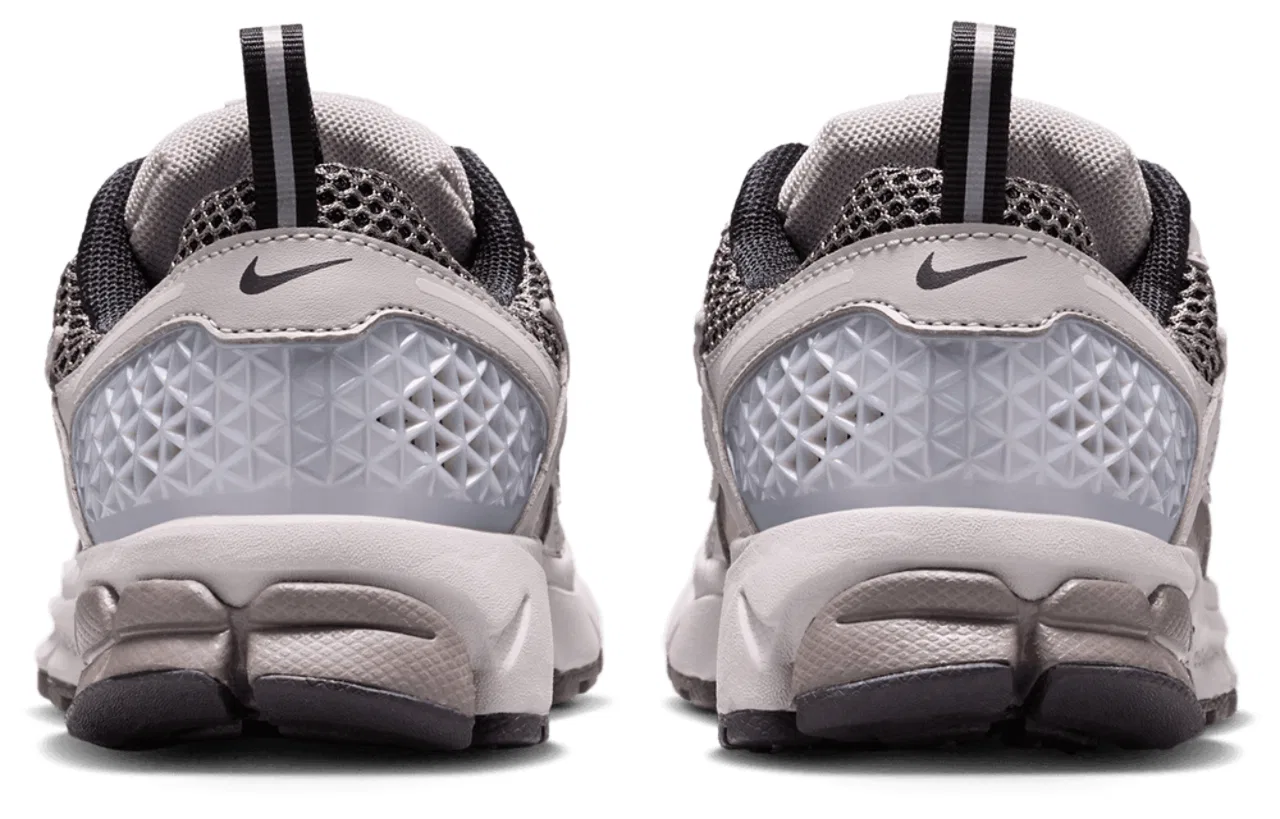 Кроссовки для мальчиков Vomero 5 Nike, цвет Grey/Black/Silver — фото 3