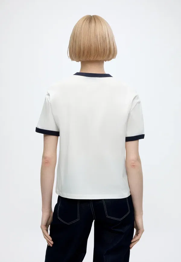 Футболка Lacoste Классическая, однотонная, белая — фото 3