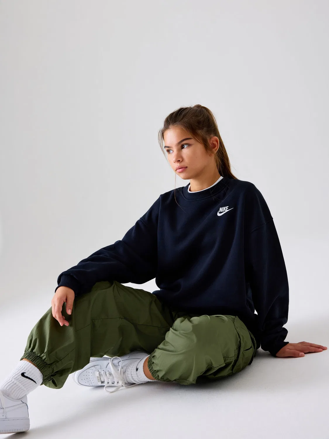 Свитшот оверсайз Club Fleece Nike, черный — фото 4
