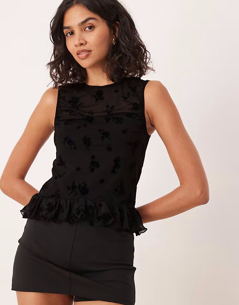 

Топ из флокированной сетки с рюшами и баской, черный Asos Design