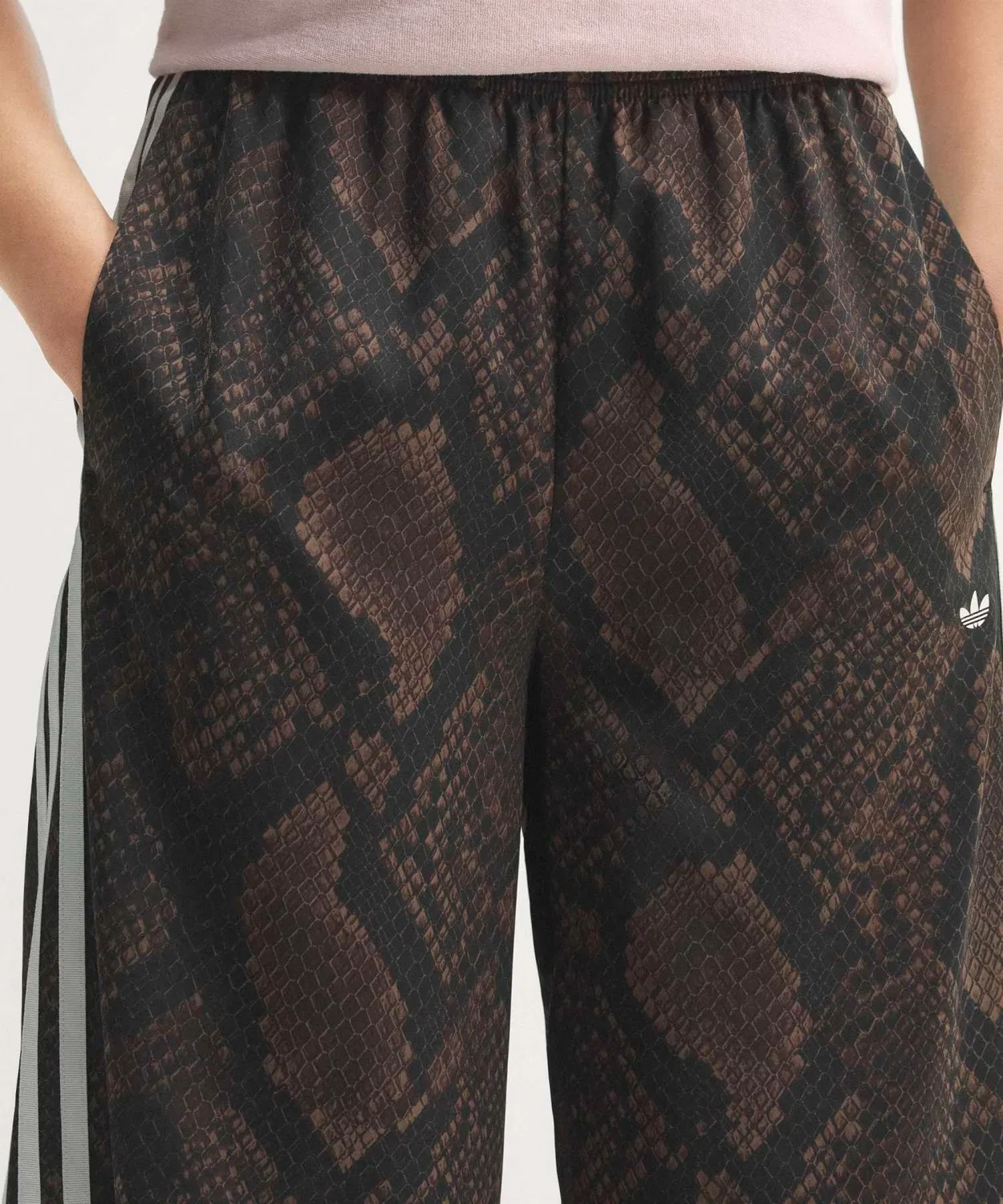 Женские широкие спортивные брюки с принтом Satin Snake Print Wide Leg Track Pants Adidas, Brown — фото 4