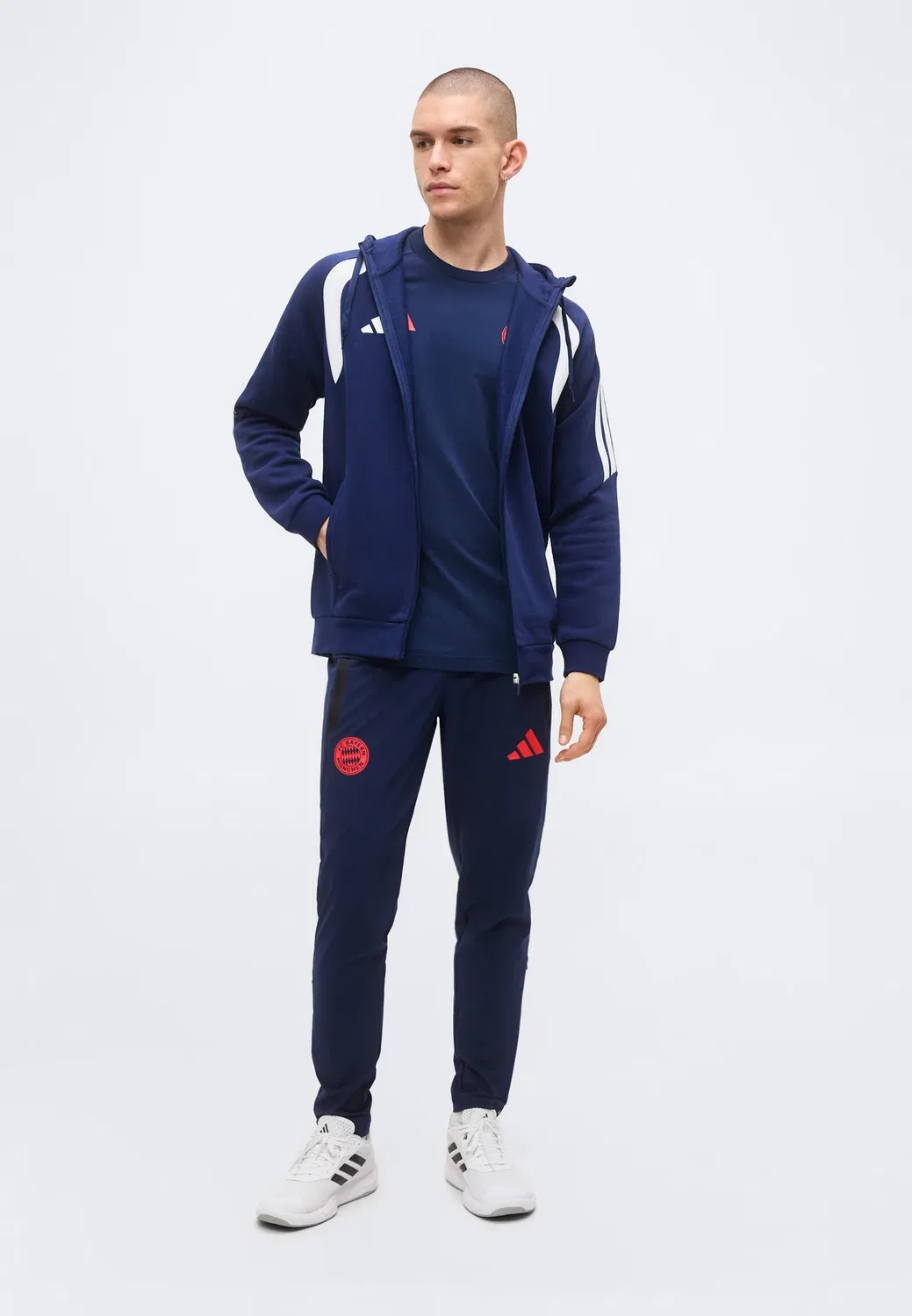 Брюки для путешествий ФК Бавария Мюнхен Tiro - клубная одежда Adidas Performance, Night Indigo/Hi-Res Red — фото 2