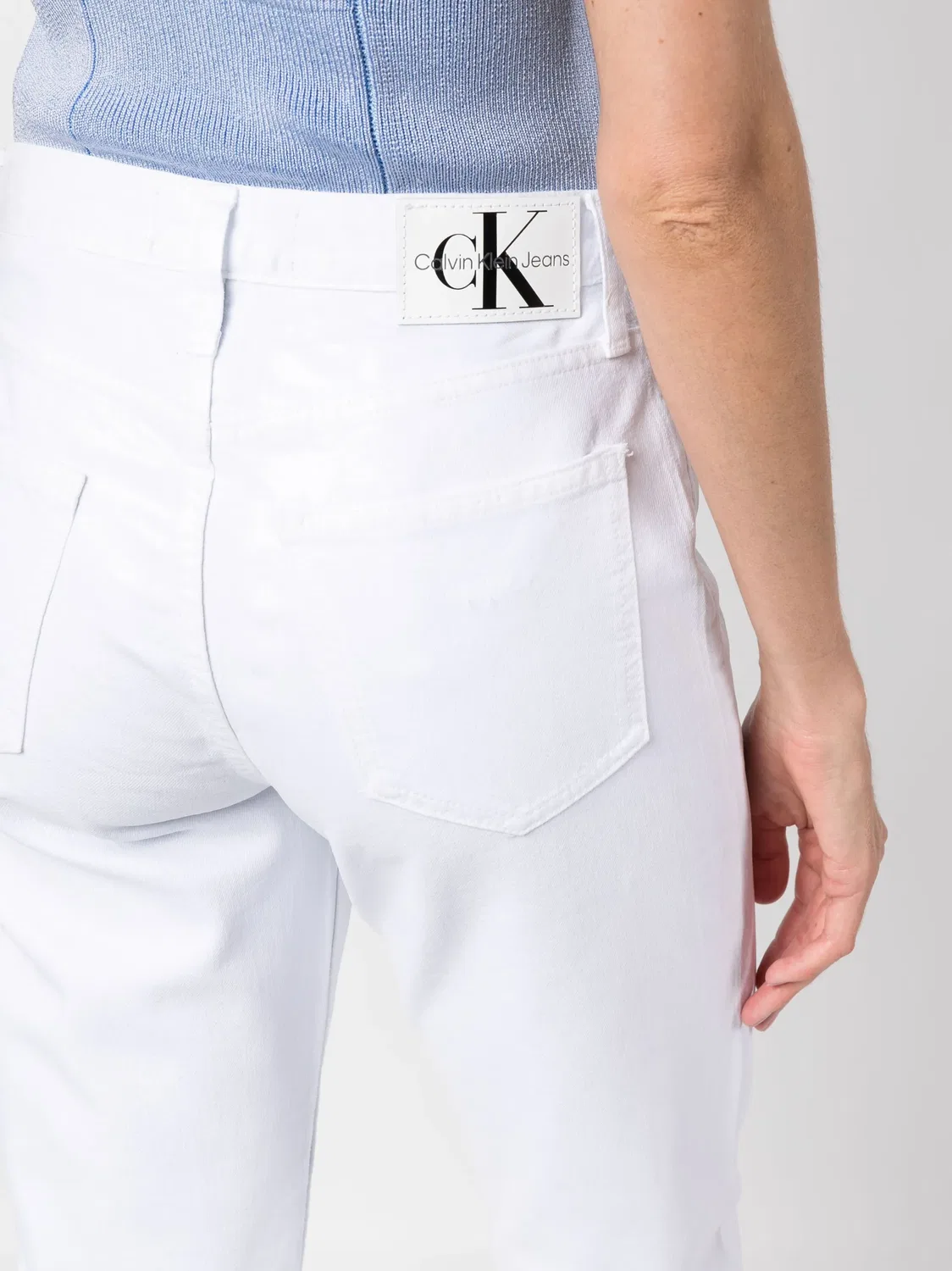 Узкие джинсы средней посадки Calvin Klein, белый — фото 2