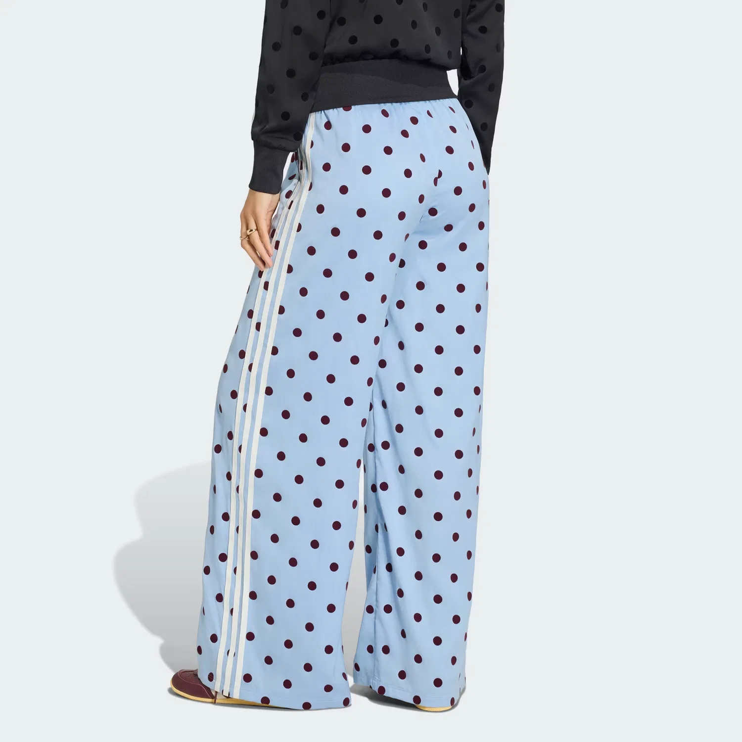 Женские брюки широкого кроя в горошек Satin Polka Dots Wide Leg Pant Adidas Originals, небесно-голубой — фото 2
