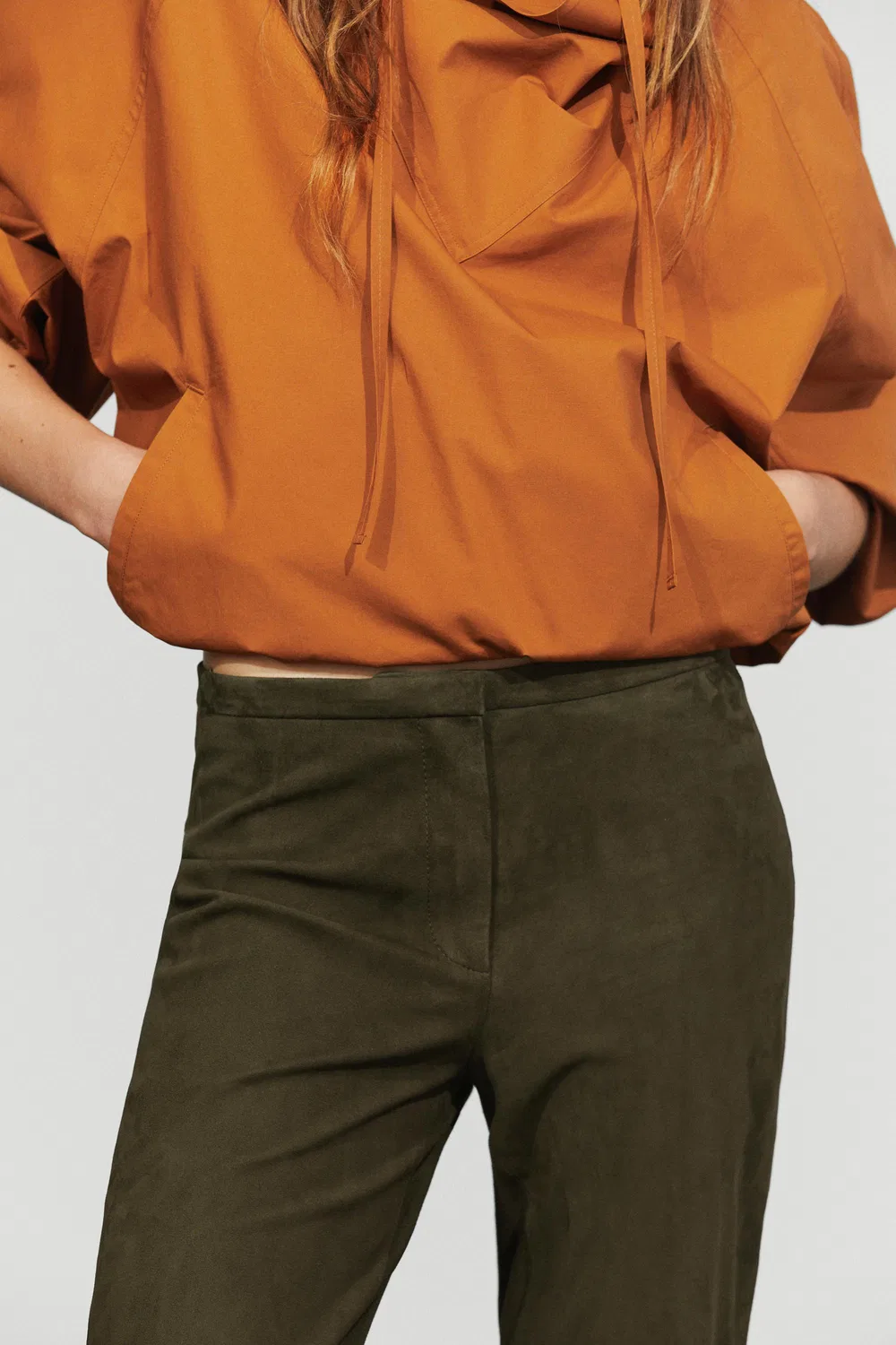 Брюки Massimo Dutti, из замшевой кожи, хаки — фото 4
