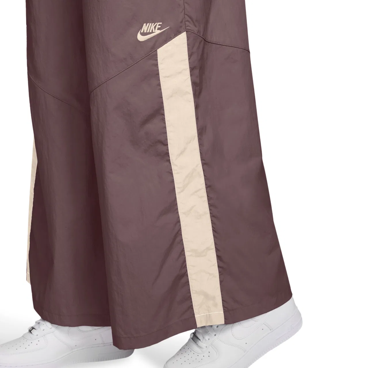Женские брюки широкие NSW Wide Leg Woven Nike, цвет Tattoo/Chalk — фото 3
