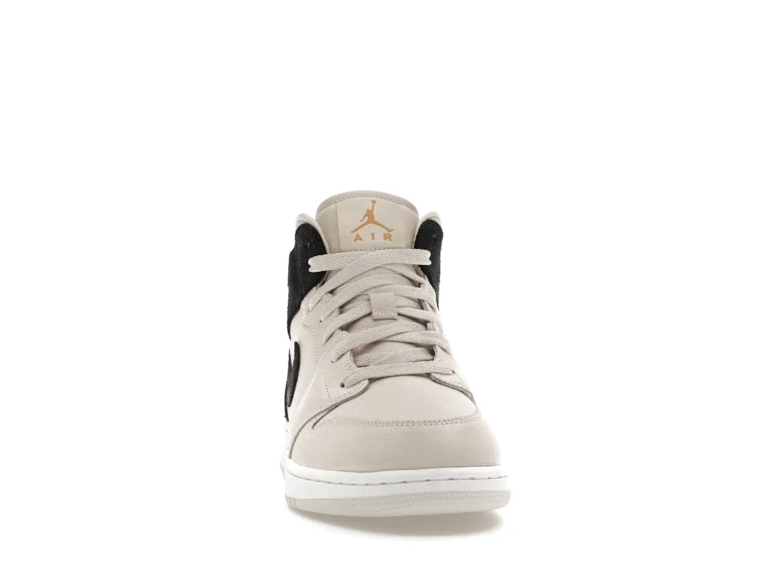 Детские кроссовки Lifestyle Jordan 1 Mid, Light Bone/Metallic Gold-Black — фото 2