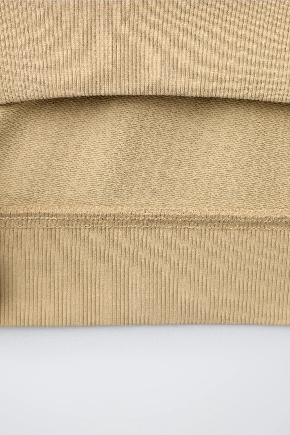 СВИТШОТ С ЭТИКЕТКОЙ, ОКРАШЕННОЙ В МАТЕРИАЛ ZARA, Beige — фото 4