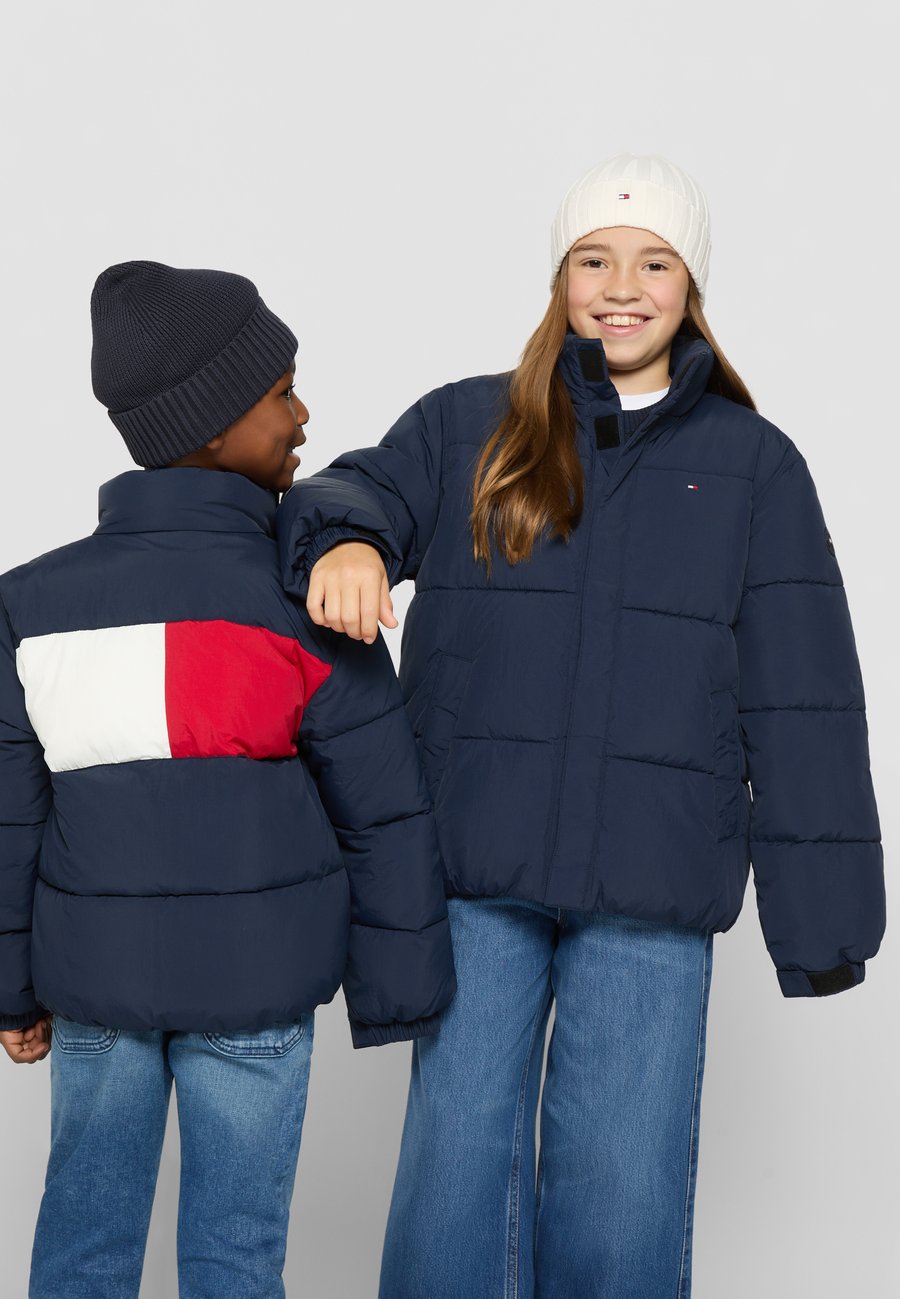 Зимняя куртка Tommy Hilfiger FLAG PUFFER JACKET UNISEX, Dark Night Navy/Dark Blue — фото 4