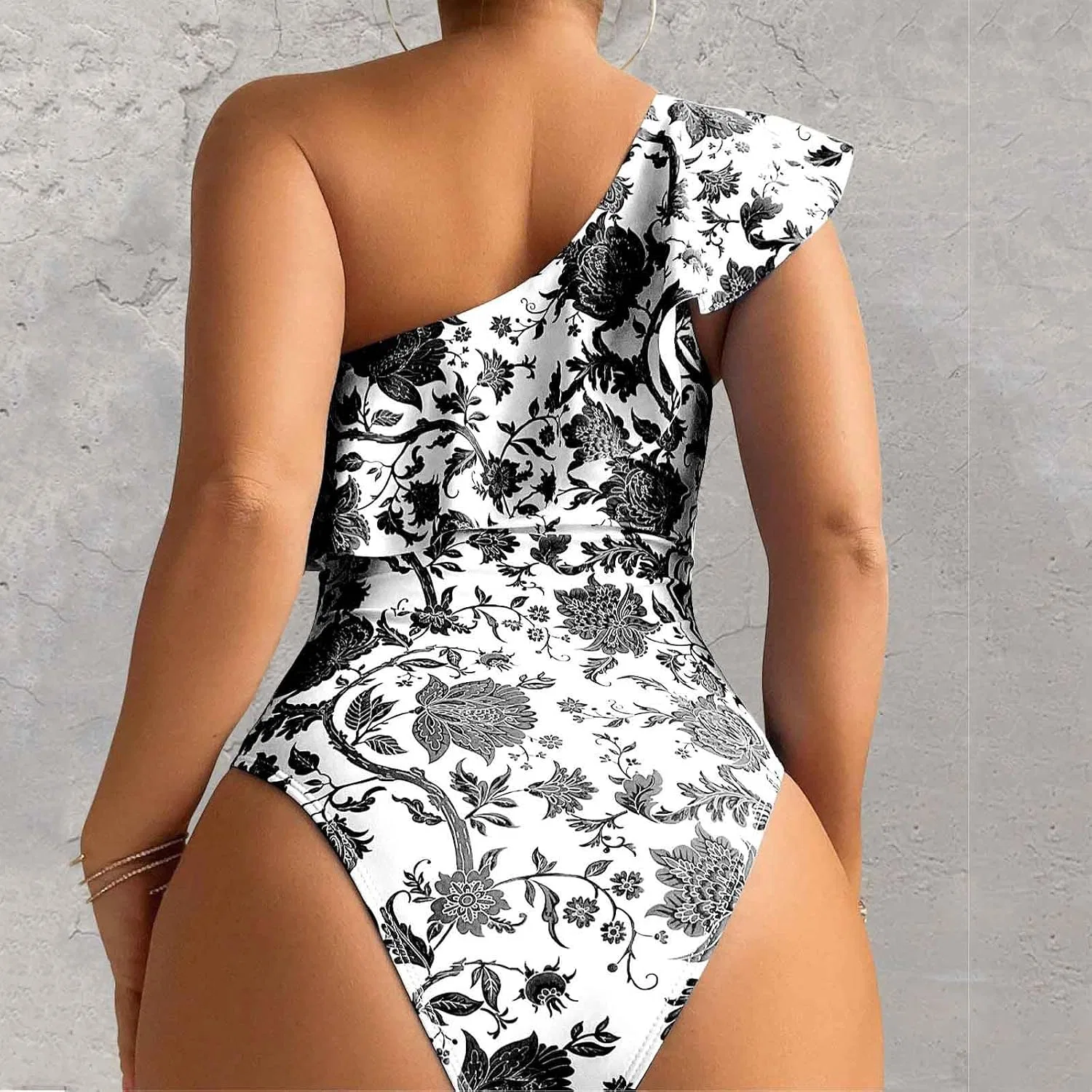 Женский однотонный купальник с одним плечом и рюшами, Black — фото 4