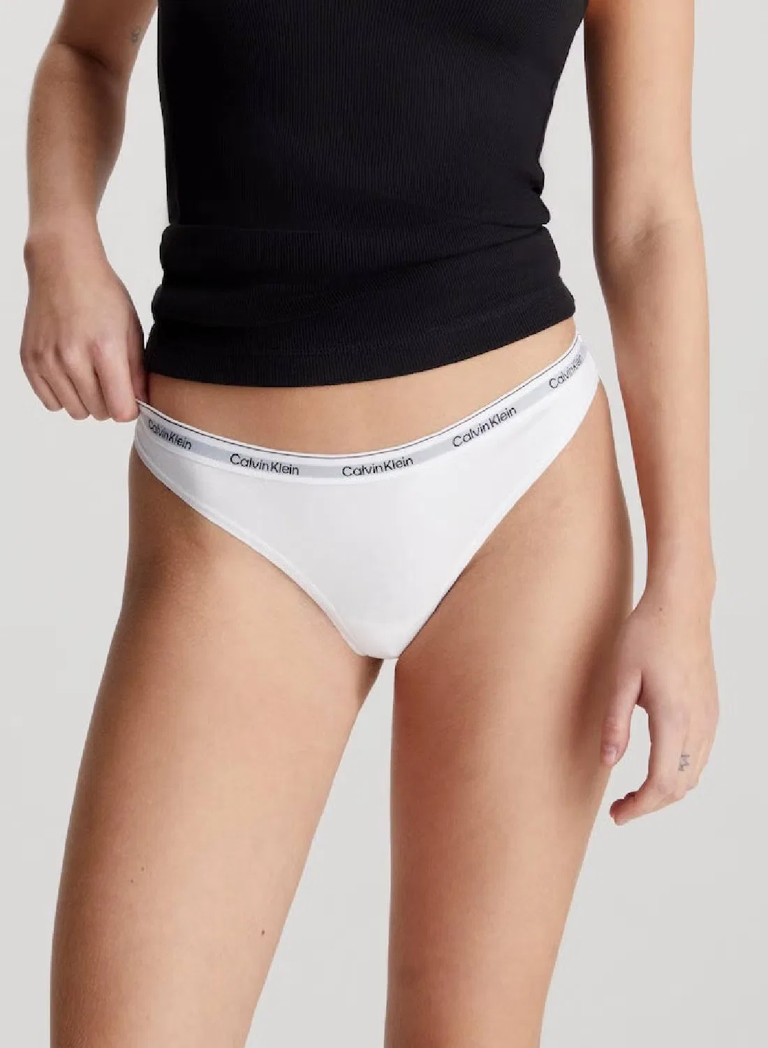 Трусы-стринги хлопковые комплект из 3 штук Calvin Klein, белый — фото 2