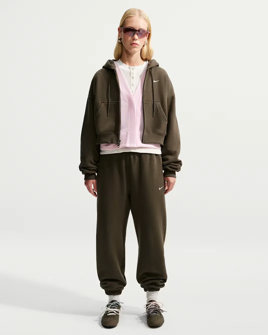 Женские брюки с высокой посадкой, свободного кроя и манжетами Nike Studio Fleece Medium Weight, Dark Hazel/Sail