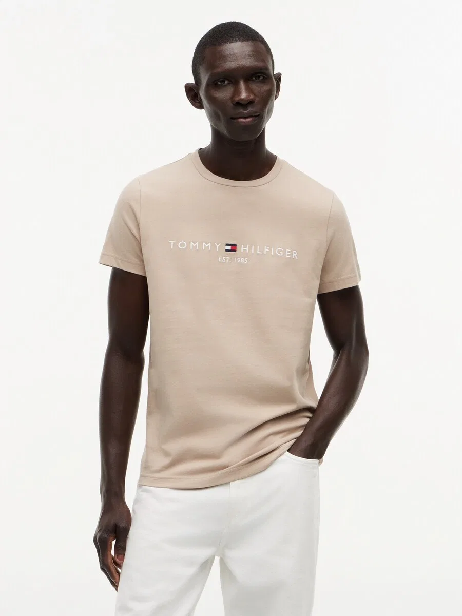 Рубашка TOMMY HILFIGER прямого кроя с вышивкой логотипа, приталенная, бежевого цвета — фото 2