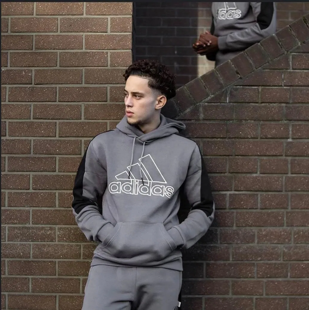 Мужская флисовая толстовка adidas Future Icon с вышитым логотипом спортивной команды — фото 2