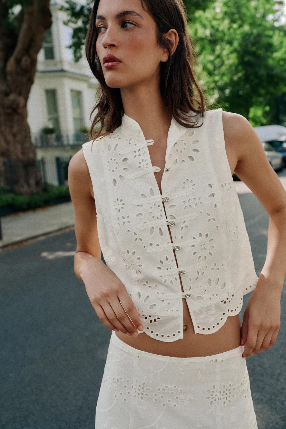 Вышитый топ с пуговицами, украшенными стразами. ZARA, White — фото 3