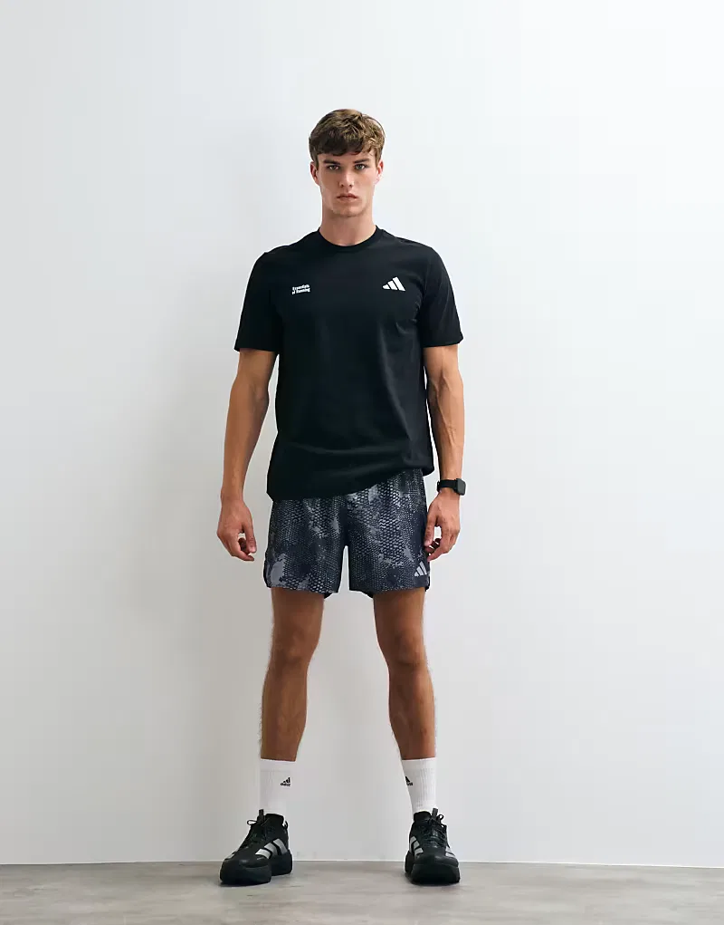 Футболка Adidas Running essentials с принтом на спине, черный — фото 4