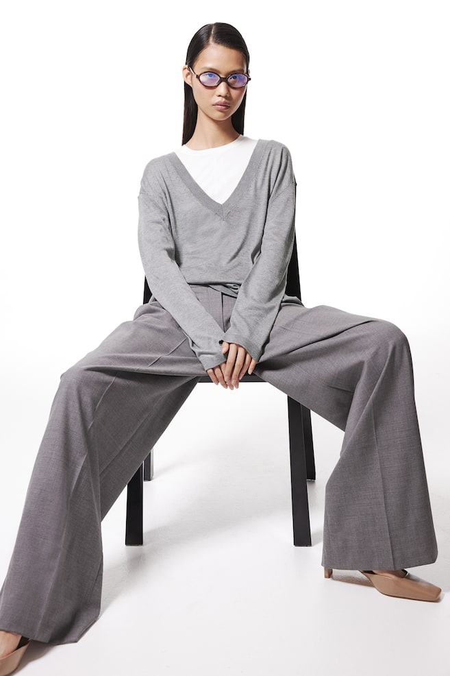 

Свитер с v-образным вырезом H&M, серый