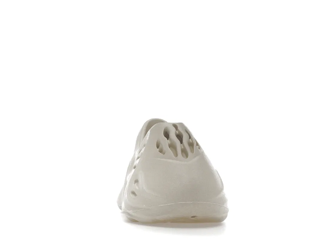 Детские клоги Yeezy Foam RNR Adidas, Sand — фото 2