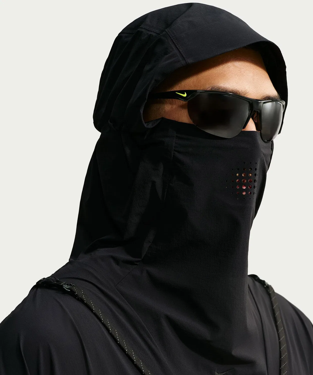 Мужская куртка-трансформер Nike Tech Helios Sun Top, черный — фото 2