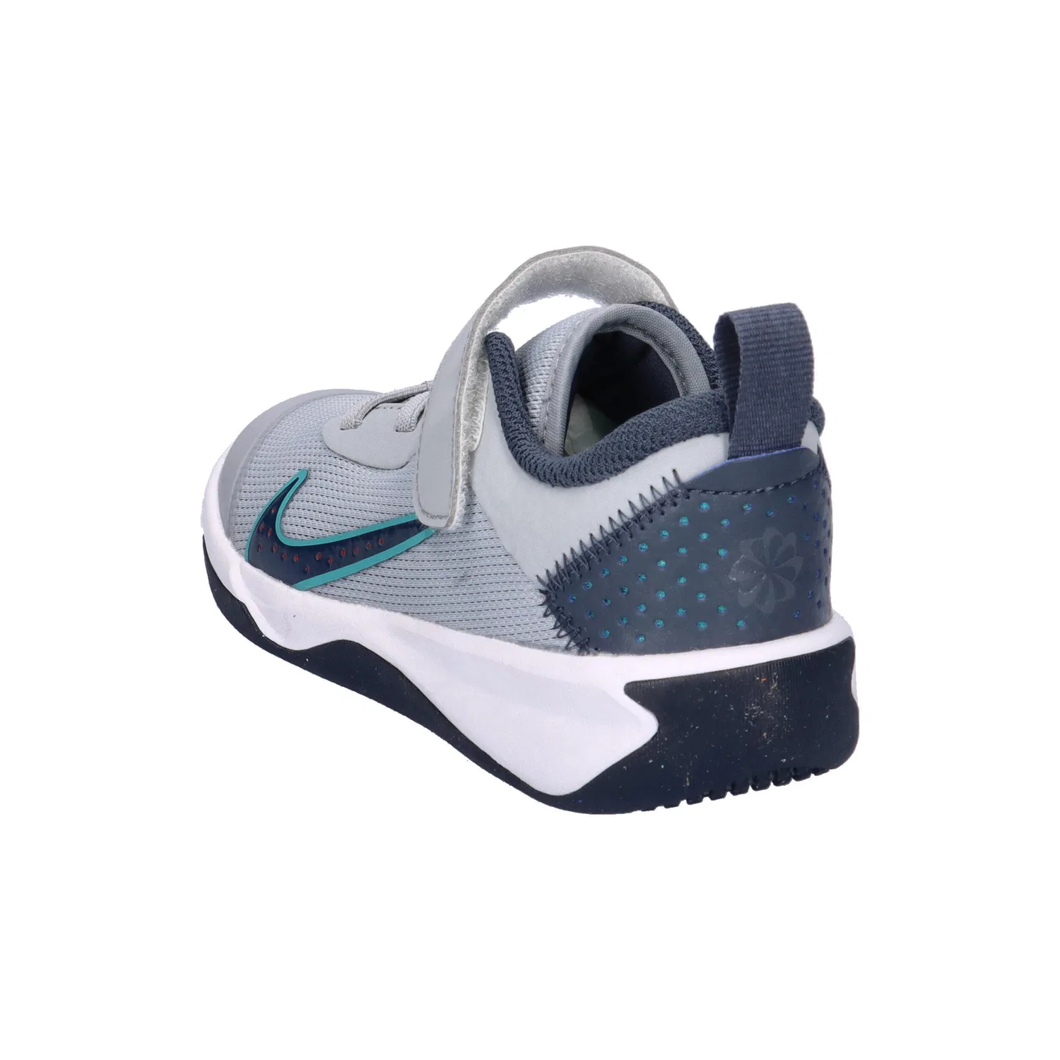 Детские кроссовки с мультиспортивным дизайном Omni Multi-Court Nike, Grau — фото 4