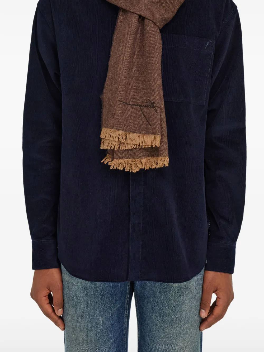 

Шарф с бахромой и узором шеврон Ferragamo, коричневый