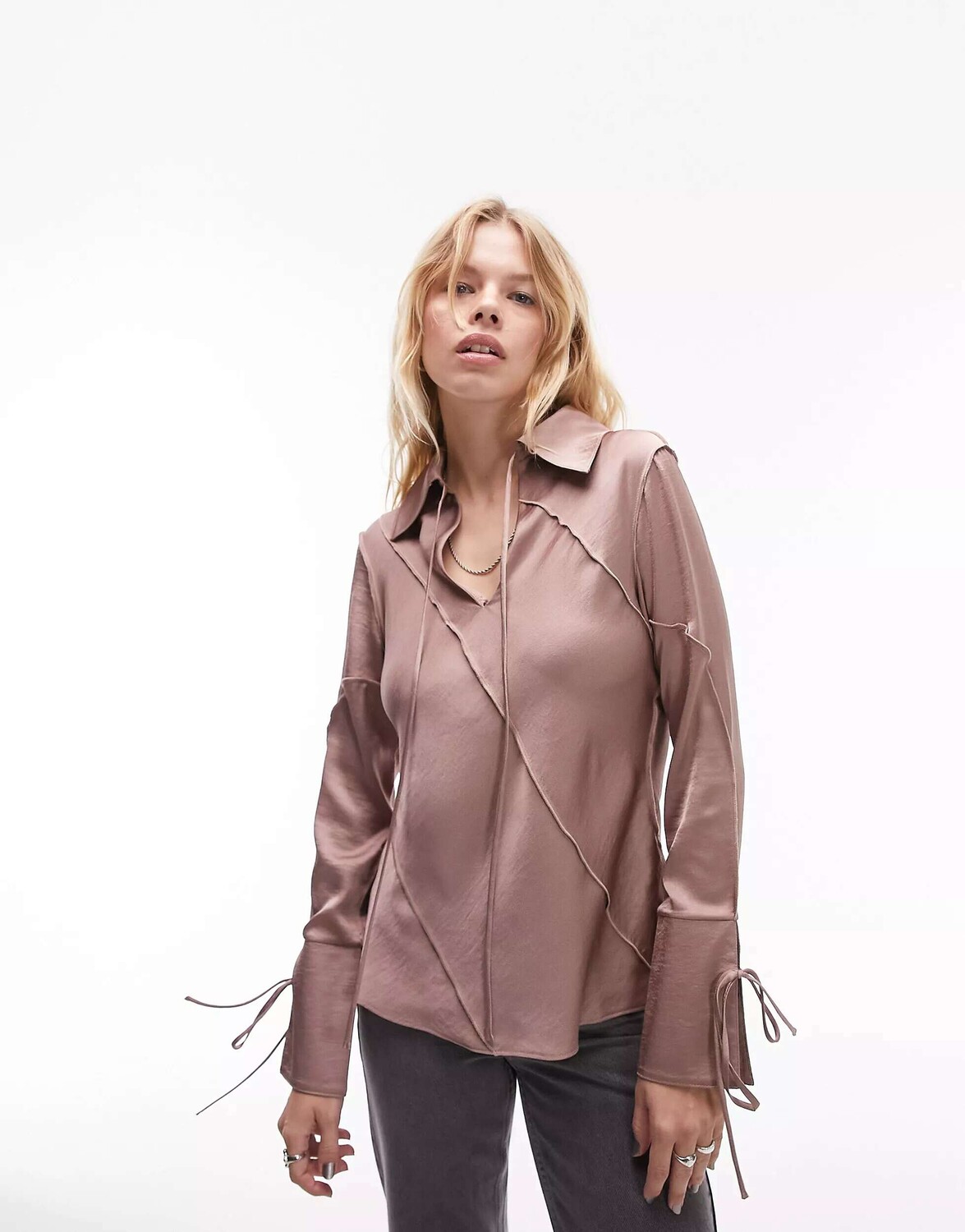 

Атласный топ Topshop темно-сиреневого цвета с необработанными краями