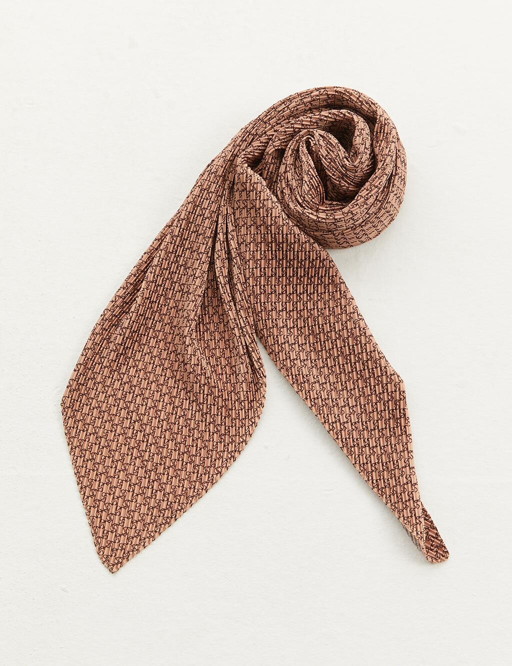 

Плиссированный шарф с цепочкой и монограммой Kayra