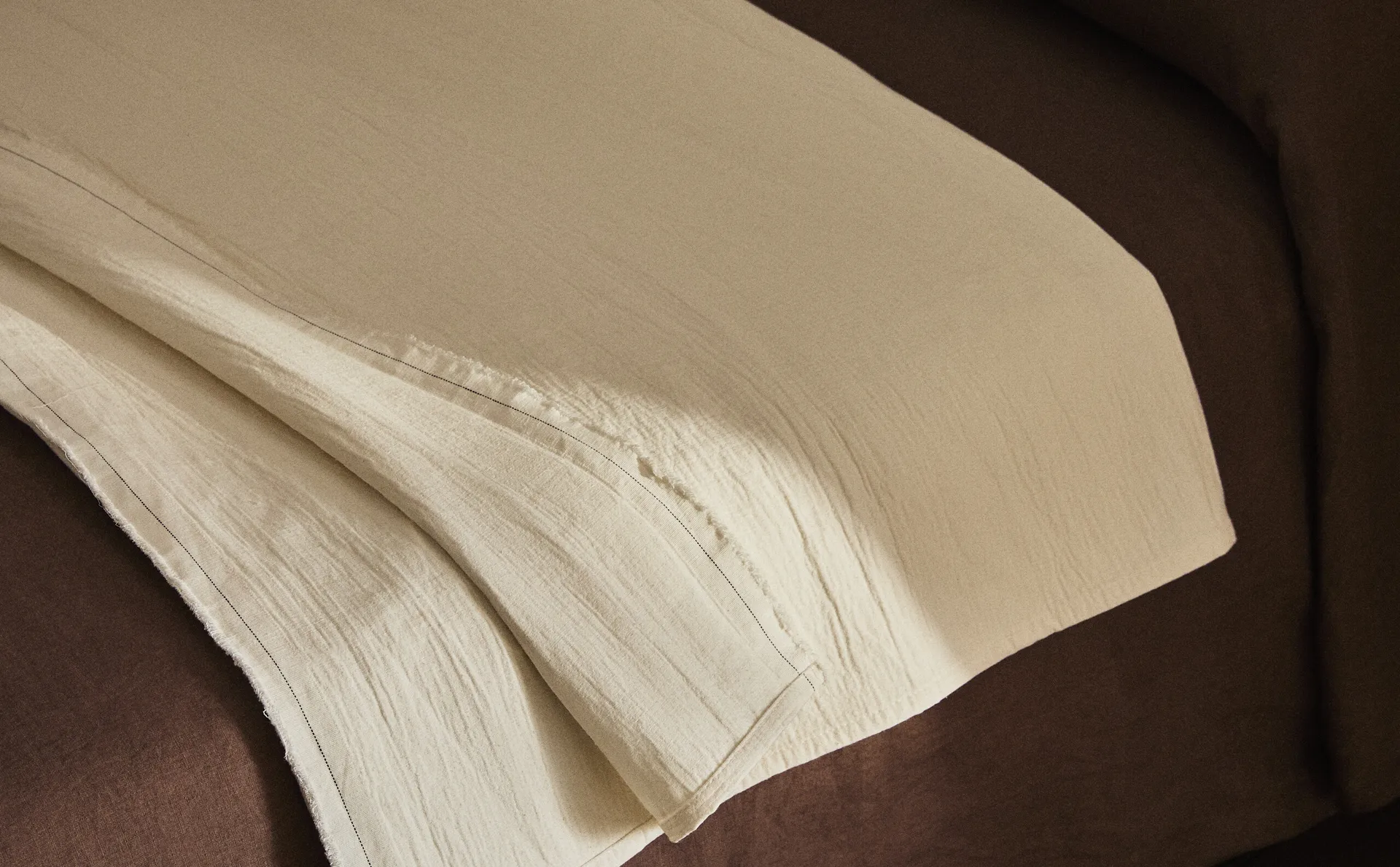 

Контрастное одеяло Zara Home, белый