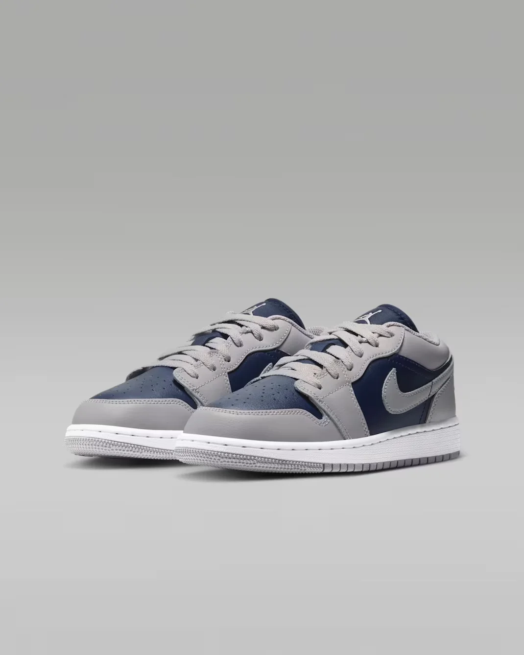 Кроссовки подростковые Nike Air Jordan 1 Low, серый/темно-синий — фото 4