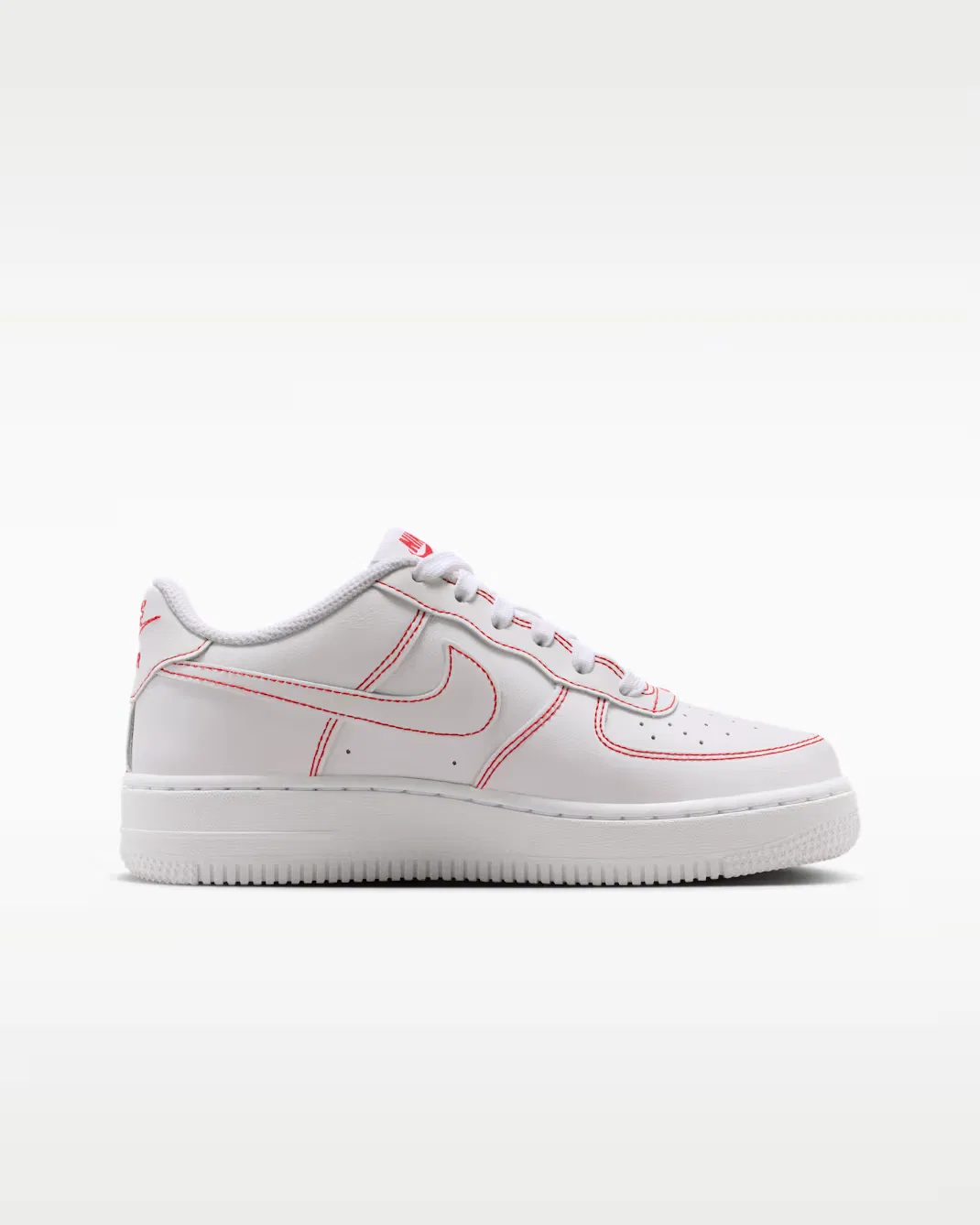 Кроссовки для детей постарше Nike Air Force 1 LV8, White/University Red — фото 3