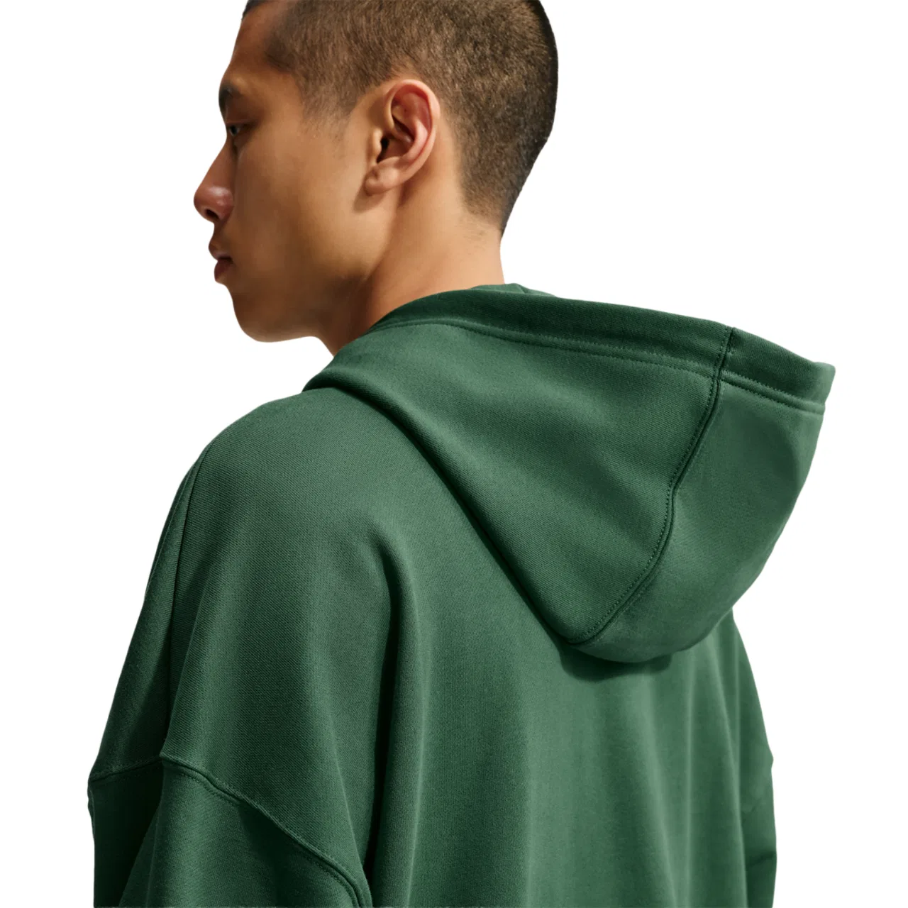 Мужской худи с капюшоном из тяжелого футера с вышитым логотипом Nike Club French Terry Pullover Hoodie, Fir/Fir/White — фото 2