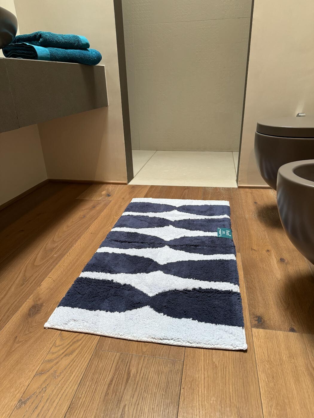 

Коврик для ванной Pretti Fiji Night Sponge, 60×100 см